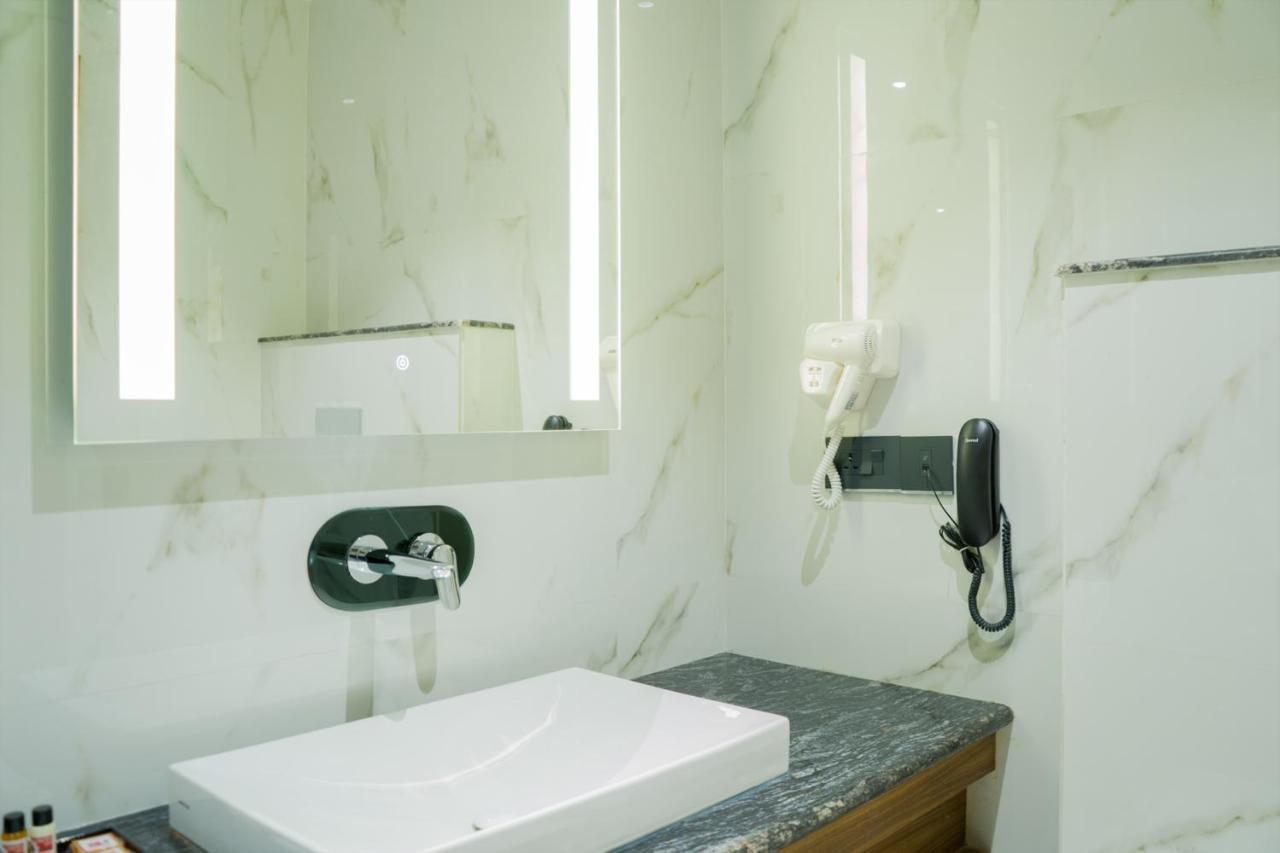 Clarks Inn Suites קנגרה מראה חיצוני תמונה